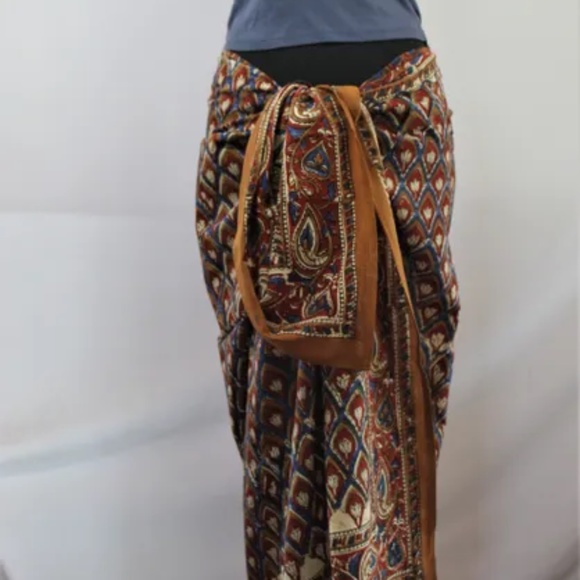 Versatile India Print on 100% Cotton Fabric, Brown, Off-White, Red and Blue - Picture 4 of 6